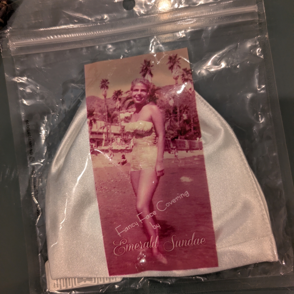 Emerald Sundae Elegant White Face Mask